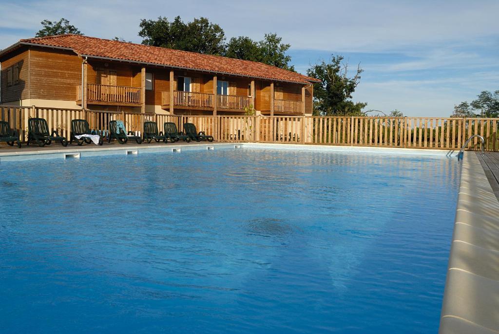Madame Vacances - Residence Du Golf D'Armagnac Eauze Rom bilde